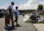 أوباما يتعهد بدعم لويزيانا بعد واحد من أسوأ الفيضانات في الولاية