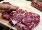 اتهام ثلاثة ببيع لحوم خيل على أنها لحم بقري في بريطانيا