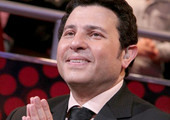 بالفيديو... انهيار الفنان هاني شاكر من البكاء على الهواء!