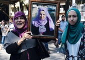 بالصور... لبنانيات يتظاهرن ضد الظلم والعنف الأسري