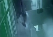بالفيديو... امرأة تلقي بابن أختها المولود حديثاً من شرفة المستشفى