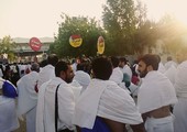 بالصور... الحجاج البحرينيون يفيضون من عرفات إلى مشعر مزدلفة