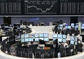 أسهم أوروبا تهبط وتتجه لتسجيل أكبر خسارة منذ يونيو