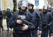 اتهام ثلاث متطرفات بمحاولة تفجير سيارة مفخخة في باريس وايداعهن السجن الاحتياطي