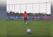 بالفيديو... لاعب برازيلي يسجل ركلة جزاء بالكعب!