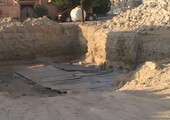 بالفيديو... مواطن حفر الأرض لبناء سرداب فخرج الماء وتحوّل المكان لبركة سباحة للأطفال