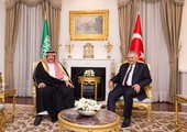 ولي العهد السعودي ورئيس وزراء تركيا يبحثان آخر التطورات في المنطقة
