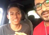 بالفيديو... أحمد حلمي يقوم بتوصيل أحد معجبيه إلى الدرس وسط ذهول الأخير!
