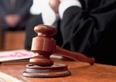 اتهام امرأة من أريزونا بمساعدة زوجها في التخطيط لتفجير السجن المحبوس فيه