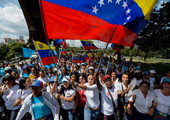 فنزويلا: آلاف النساء يحتجون على مادورو