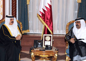 العاهل يقدم التعازي بوفاة الشيخ خليفة بن حمد آل ثاني... ويشيد بمناقب الفقيد وإسهاماته في تأسيس 