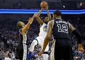 بالفيديو... سقوط مذل غولدن ستايت على أرضه في الدوري الأميركي للمحترفين