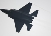 الصين تكشف النقاب عن المقاتلة الشبح جيه-20 في عرض جوي