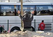 فرنسا تبدأ نقل الأطفال المهاجرين من كاليه إلى مراكز استقبال