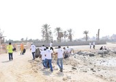 الدوسري ترعى تنظيف ساحل قلعة عراد مع موظفي فندق موفنبك