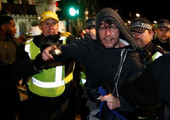 الشرطة البريطانية تعتقل نحو 50 في احتجاج لجماعة أنونيموس بلندن