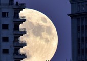 بالفيديو والصور... القمر يصل إلى أقرب نقطة من الأرض في مسافة لم يصلها منذ عام 1948