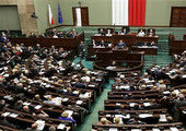 البرلمان البولندي يقر قانونا لتخفيض سن التقاعد