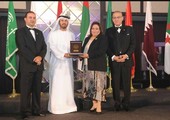 عائشة بوعنق تنال جائزة النسر العربي للإدارة العامة