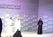 بالفيديو... محمد بن راشد يكرم ناصر بن حمد بجائزة رواد التواصل الاجتماعي العرب عن فئة الشباب