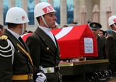 بالصور... جنازة عسكرية للجنود قتلى انفجار سيارة ملغومة في تركيا