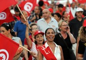 مئات التونسيين يتظاهرون أمام البرلمان رفضاً لعودة 