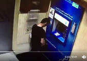 بالفيديو.. لص يضع جهاز تنصت لسرقة الأرقام السرية من 