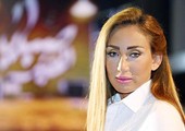 بالفيديو: الإعلامية ريهام سعيد تأكل بقدميها على الهواء، فلماذا؟!