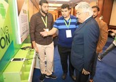 طلبة جامعة البحرين يطوّرون محطة لشحن الهواتف تعمل بالطاقة المتجددة