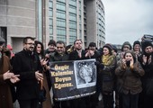 بدء محاكمة روائية تركية و8 آخرين بتهم تتعلق بالإرهاب