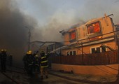 مسئولون: حريق مدينة فالبارايسو التشيلية التاريخية لم تتم السيطرة عليه