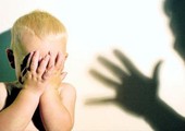 أم تعذّب طفلها حتى الموت ليخلو لها الجو مع عشيقها