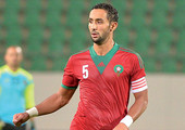 بالفيديو... المغربي بنعطية يتشابك مع الجماهير المغربية بالإمارات