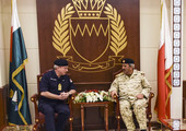 القائد العام يستعرض علاقات التعاون مع قائد القوات البحرية البريطانية    