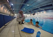 محمد بن دعيج يزور تدريبات السباحين الراشد والهنداوي