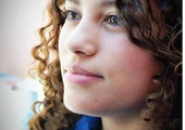 قصة قصيرة... فراشة طار من رأسها الفرخ