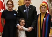 ليندساي لوهان تلتقي أردوغان والطفلة السورية بانة العابد 