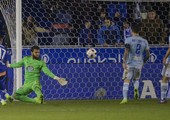 بالفيديو... ألافيس يلحق ببرشلونة في نهائي كأس إسبانيا