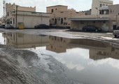بالفيديو والصور... أهالي مجمع 742 بعالي يشكون تضررهم بالأمطار ويطالبون بإنشاء شبكات تصريف مياه