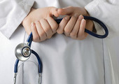 الحكومة ترفض شرط اجتياز ساعات التدريب لتجديد رخص مزاولة الطب