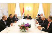 أمين عام مجلس التعاون يجتمع في ميونخ مع رئيس الوزراء العراقي