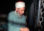 وفاة عمر عبد الرحمن الأب الروحي للجماعة الإسلامية في مصر في محبسه بأميركا