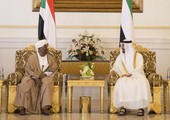 محمد بن زايد يستقبل الرئيس السوداني