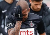 بالفيديو... لاعب برازيلي يغادر الملعب باكيا بعد تعرضه لانتهاكات عنصرية