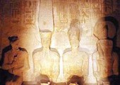 مصر: الشمس تتعامد على وجه رمسيس الثاني بمعبد أبو سمبل