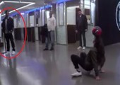 بالفيديو... شاهد ردة فعل رونالدينهو بعدما استعرضت فتاة أمامه بالكرة!