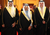 بالصور... رئيس الوزراء يستقبل المهنئين بزواج الشيخ خليفة بن راشد آل خليفة