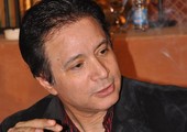 بالصور... إيمان البحر درويش يترك مكانه بعد جلوس هذا الفنان بجواره