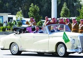 «مرسيدس 1961» تثير الانتباه خلال استقبال خادم الحرمين في الأردن