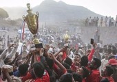 بالصور... اليمن تواجه مرارة الحرب بلعب كرة القدم